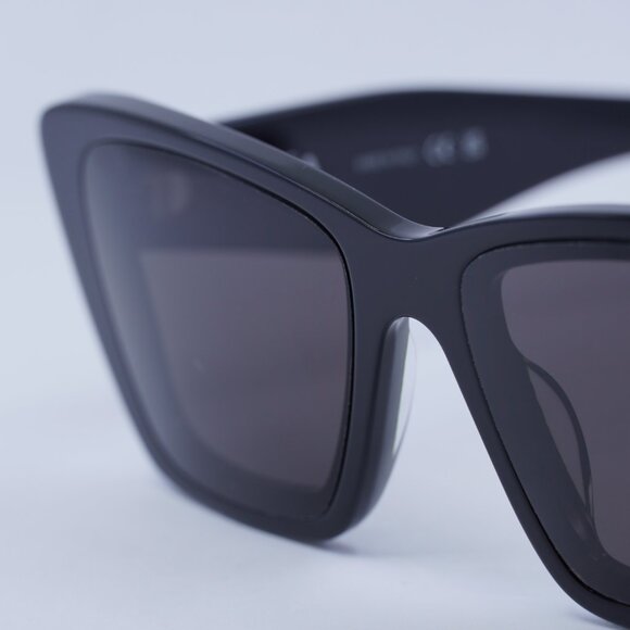 🕶️ New Azzedine Alaïa AA0070S 001 Sunglasses - Black Frame, Grey Lenses - Picture 9 of 11